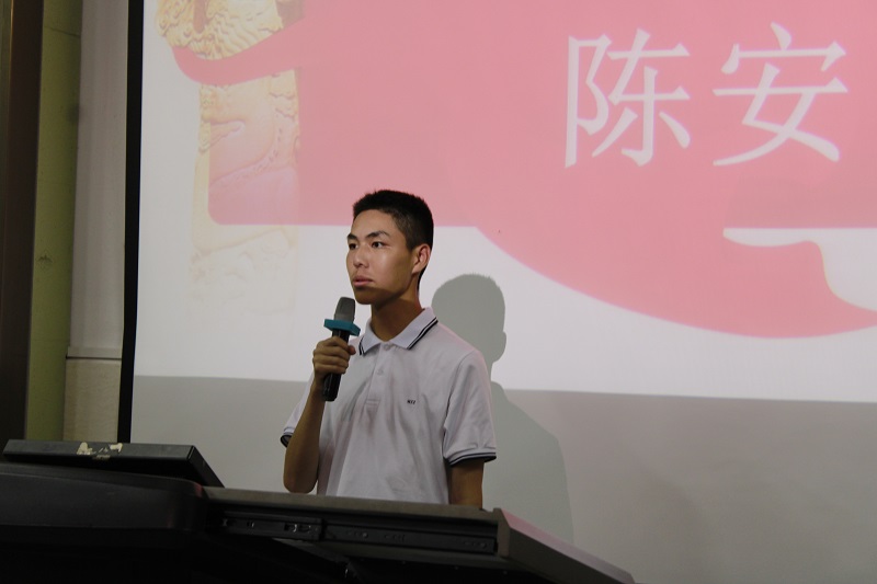 学生演讲照片 - 副本.JPG